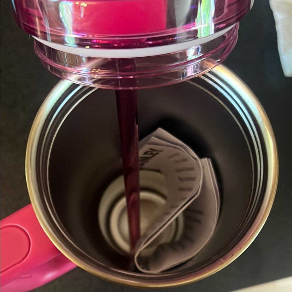 Stanley x Starbucks Limited Edition Winter Berry 40oz Tumbler - Picture 4 of 5